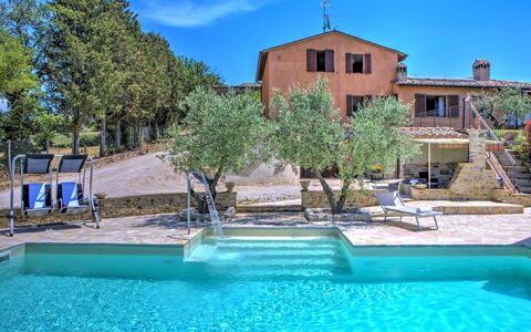 Villa Montone: Acqua, Pianta, Cielo, Proprietà, Giorno, Costruzione, Blu, Azzurro, Natura, Verde