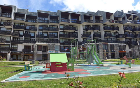 Tignes 385: Nube, Pianta, Costruzione, Cielo, Urban Design, Lotto, Erba, Condominio, Finestra, Tempo Libero