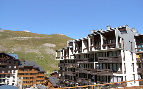 Tignes 390: Cielo, Costruzione, Proprietà, Montagna, Finestra, Urban Design, Immobiliare, Paesaggio, Facciata, Città