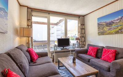 Le Pramecou (Val Claret) 390.11: Mobilia, Proprietà, Divano, Comfort, Tavolo, Azzurro, Viola, Interior Design, Soggiorno, Divano Letto