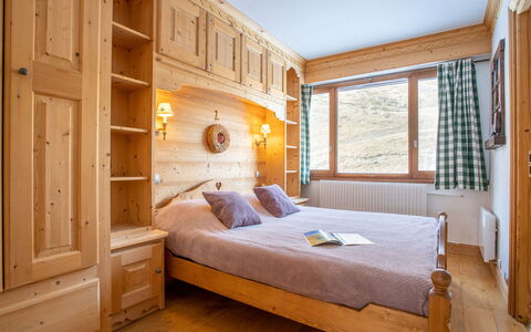 Tignes 480: Mobilia, Proprietà, Cabinetry, Costruzione, Finestra, Comfort, Legna, Cassetto, Interior Design, Telaio Del Letto