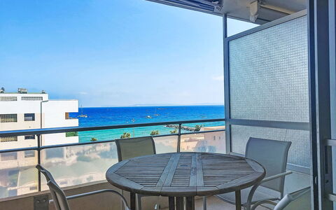 Le Lavandou 212: Mobilia, Balcone, Shade, Sedia, Hotel