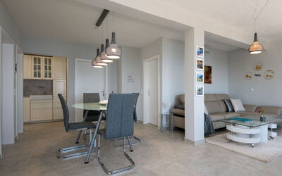 La Mer 407.1: Proprietà, Mobilia, Tavolo, Costruzione, Interior Design, Legna, Pavimentazione, Soggiorno, Lampada