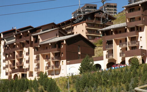 Astragale 412 a: Cielo, Proprietà, Giorno, Costruzione, Finestra, Pianta, Urban Design, Quartiere, Condominio, Albero