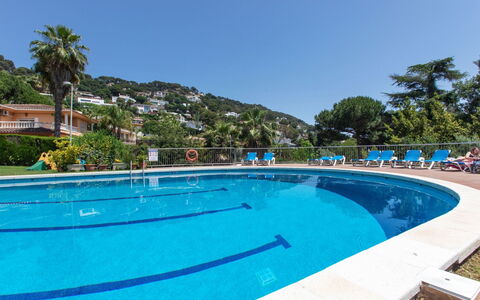 Cala Bona: Acqua, Pianta, Cielo, Piscina, Azzurro, Albero, Sedia, Mobili Da Esterno, Shade, Tempo Libero