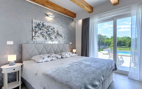 Villa Civitan: Mobilia, Interior Design, Camera Da Letto, Pavimentazione, Pavimento, Letto, Soffitto, Biancheria, Casa, Camera