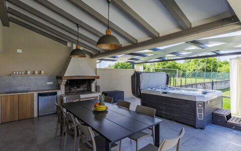 Villa Civitan: Mobilia, Pavimentazione, Interior Design, Pavimento, Soffitto, Sedia, Shade, Piscina, Mobili Da Esterno, Struttura Esterna