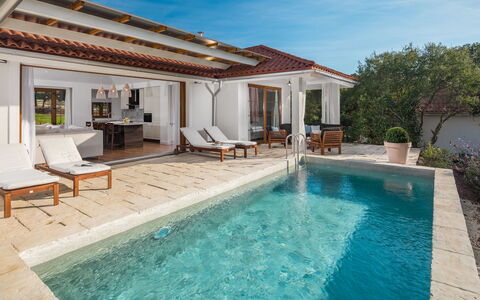 Rovinj Bale 311: Mobilia, Tavolo, Costruzione, Sedia, Finestra, Legna, Pavimentazione, Shade, Pavimento, Portico