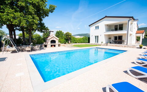 Villa Maria: Acqua, Proprietà, Cielo, Pianta, Piscina, Costruzione, Blu, Azzurro, Nube, Albero