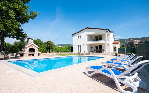 Villa Maria: Cielo, Proprietà, Blu, Costruzione, Azzurro, Piscina, Albero, Mobili Da Esterno, Casa, Immobiliare