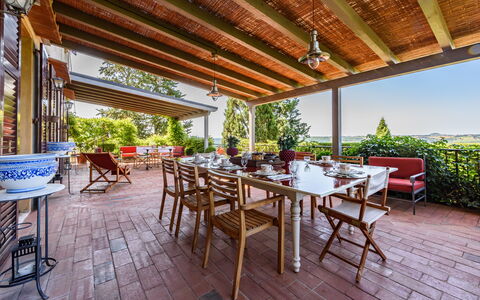 Villa Agnola: Pianta, Mobilia, Proprietà, Tavolo, Sedia, Shade, Legna, Mobili Da Esterno, Vaso Di Fiori, Tempo Libero
