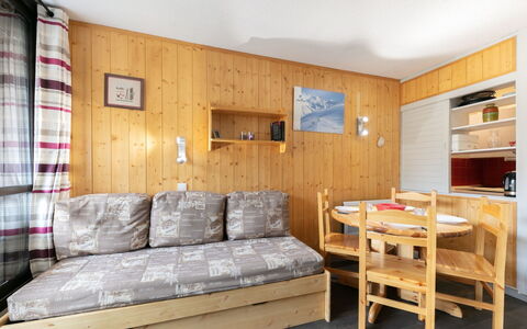 Soldanelles 413 B: Mobilia, Proprietà, Divano, Costruzione, Tavolo, Comfort, Legna, Casa, Interior Design
