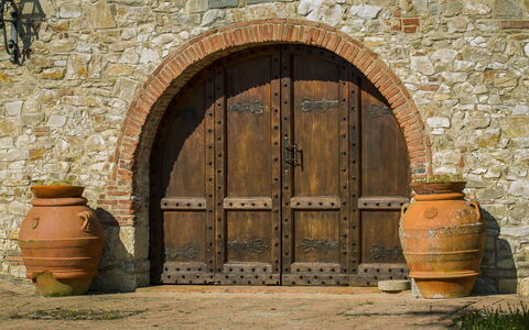 Villa Di Gaiole: Marrone, Costruzione, Porta, Legna, Muratura, Brick, Giallo, Parete, Manto Stradale