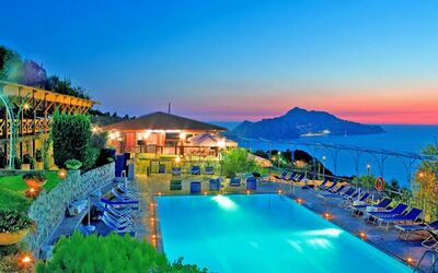 Blue-wave Experience Resort: Acqua, Cielo, Costruzione, Proprietà, Pianta, Piscina, Località Balneare, Azzurro, Paesaggio Naturale, Albero