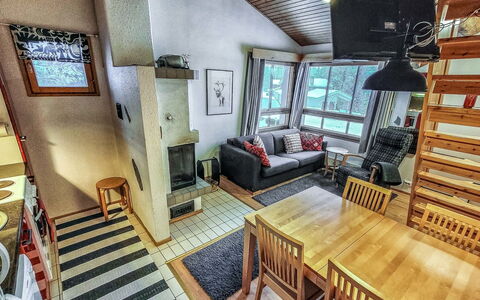 Rukaköngäs 24: Legna, Soffitto, Pavimentazione, Interior Design, Pavimento, Mobilia, Divano, Camera, Soggiorno, Casa