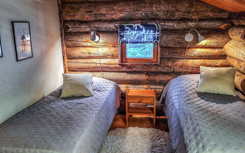 Rukaköngäs 24: Legna, Camera Da Letto, Lenzuolo, Bedding, Casa, Letto, Log Cabin, Color Legno, Latifoglie, Telaio Del Letto
