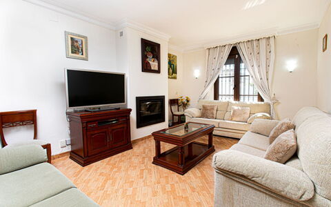 Villa Anita: Mobilia, Interior Design, Divano, Pavimentazione, Pavimento, Soggiorno, Camera, Soffitto, Tavolo