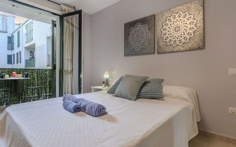 Mitsu: Interior Design, Parete, Camera Da Letto, Mobilia, Letto, Legna, Pavimento, Pavimentazione, Camera, Soffitto