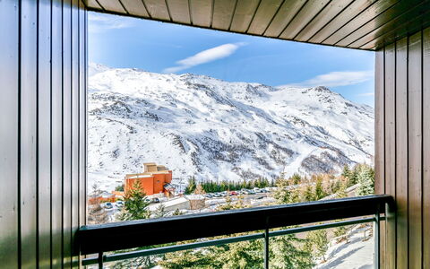 Les Menuires 520: Cielo, Giorno, Proprietà, Montagna, Luce, Nube, Shade, Neve, Pendenza, Architettura