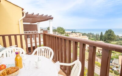 Le Village (C4324) 400.64: Costruzione, Proprietà, Legna, Interior Design, Tavolo, Scrivania Del Computer, Casa, Finestra