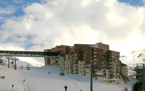 Ski Soleil 1 - 1511: Nube, Cielo, Costruzione, Giorno, Pendenza, Neve, Congelamento, Ricreazione All'Aperto, Street Luce, Urban Design