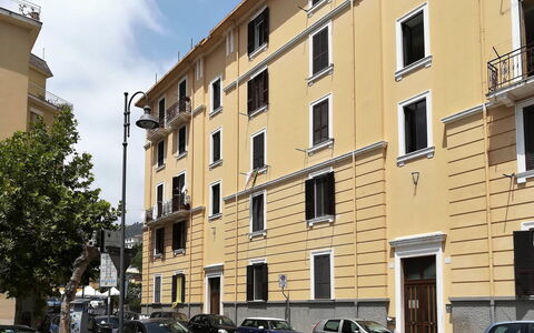 Sotto Il Segno dei Pesci: Costruzione, Finestra, Appartamento, Quartiere, Zona Residenziale, Cittadina, Urban Design, Car Famiglia