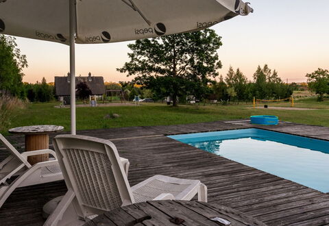 Sorkwity 200: Mobili Da Esterno, Piscina, Mobilia, Ricorrere, Ombrello, Shade, Sedia, Lettino, Deck, Tempo Libero