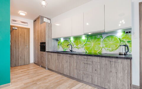 Pięć Mórz: Cabinetry, Costruzione, Controsoffitto, Verde, Legna, Casa, Pavimento, Pavimentazione, Cucina, Immobiliare