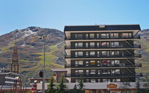 Oisans 37: Architettura, Cittadina, Cielo, Costruzione, Montagna, Zona Residenziale, Uso Misto, Facciata, Albero, Catena Montuosa