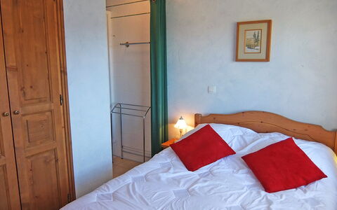 Oisans 37: Camera Da Letto, Letto, Camera, Lenzuolo, Mobilia, Proprietà, Telaio Del Letto, Bedding, Materasso, Parete