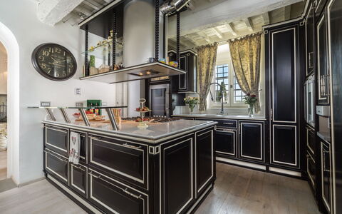 Chianti Fornace 1: Cabinetry, Controsoffitto, Cucina, Legna, Interior Design, Pavimentazione, Pavimento, Sala, Immobiliare, Latifoglie