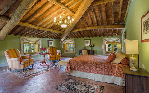 Villa Castellaccio: Mobilia, Proprietà, Finestra, Legna, Comfort, Interior Design, Pavimento, Pavimentazione, Costruzione, Soggiorno