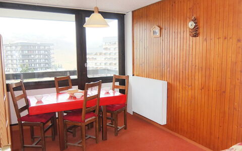 Les Menuires 510: Camera, Proprietà, Costruzione, Mobilia, Tavolo, Interior Design, Pavimento, Casa, Immobiliare, Sala Da Pranzo