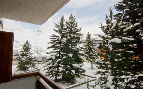 Les Menuires 230: Neve, Albero, Inverno, Casa, Proprietà, Cielo, Casa, Woody Impianto, Architettura, Pianta