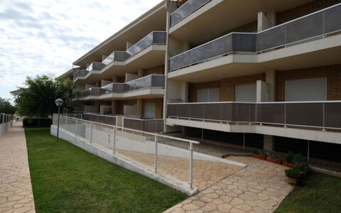 Residencial Mar i: Costruzione, Pianta, Proprietà, Finestra, Cielo, Nube, Urban Design, Condominio, Lotto, Palazzone