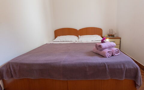 Dubra: Mobilia, Comfort, Bed Gonna, Legna, Shade, Costruzione, Rettangolo, Pavimento, Pavimentazione, Cuscino