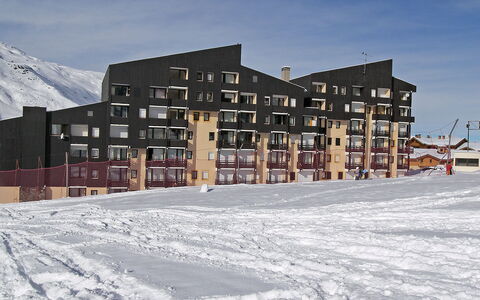Les Menuires 630: Cielo, Finestra, Neve, Costruzione, Nube, Pendenza, Congelamento, Albero, Casa, Urban Design