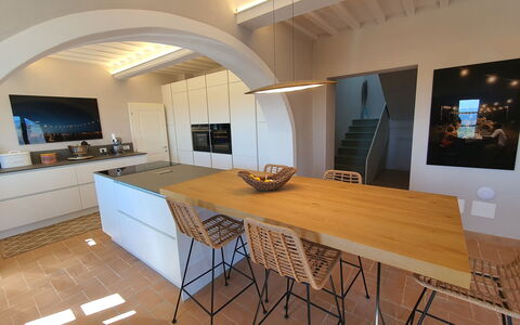 Casa Insieme: Tavolo, Proprietà, Mobilia, Costruzione, Legna, Casa, Interior Design, Sala, Cabinetry, Pavimento