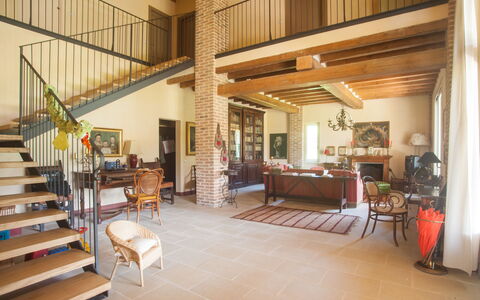 Villa Monia: Mobilia, Proprietà, Legna, Interior Design, Pavimento, Pavimentazione, Parete, Latifoglie, Pianta Della Casa, Immobiliare