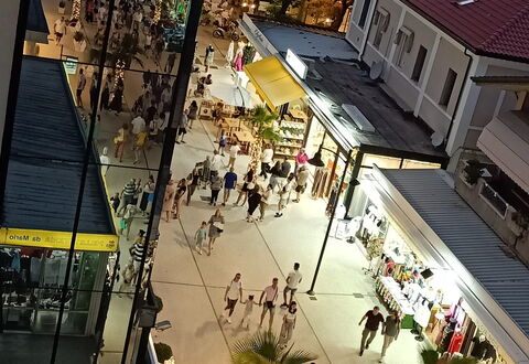 Cattolica Sea Loft: Costruzione, Finestra, Infrastruttura, Urban Design, Quartiere, Spazio Pubblico, Folla, Città, Tempo Libero