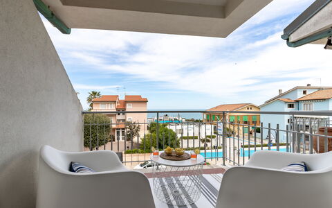 Conero Suite: Cielo, Nube, Proprietà, Costruzione, Shade, Sedia, Interior Design, Architettura, Immobiliare, Mobili Da Esterno