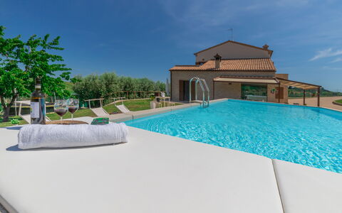 Villa Clair: Acqua, Cielo, Proprietà, Pianta, Costruzione, Piscina, Azzurro, Shade, Albero, Casa