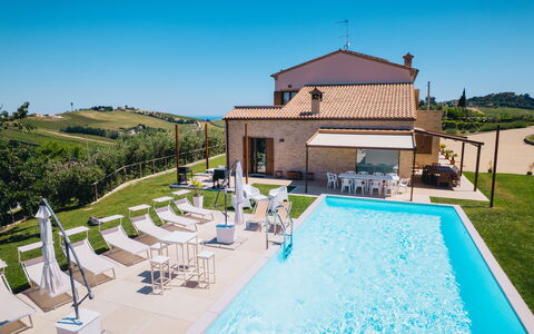 Villa Clair: Piscina, Ricorrere, Hotel, Villa, Mobili Da Esterno, Sedia, Hacienda, Centro Ricreativo, Eco Hotel, Terme