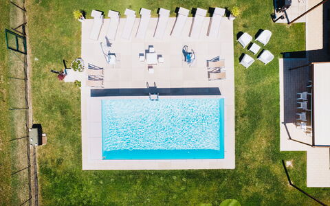 Villa Clair: Piscina, Tempo Libero, Ricreazione, Ricorrere, Giardino, Prato, Erba Sintetica, Shade, Mobili Da Esterno, Landscaping