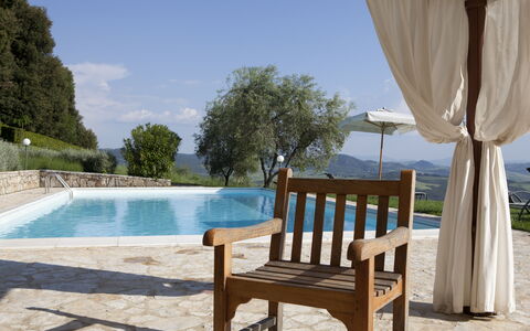 Chianti Resort: Cielo, Acqua, Mobilia, Proprietà, Pianta, Piscina, Azzurro, Shade, Mobili Da Esterno, Tavolo