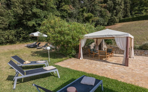 Chianti Resort: Pianta, Comunita 'Impianto, Tenda, Mobili Da Esterno, Albero, Shade, Panchina, Tavolo, Erba, Tempo Libero
