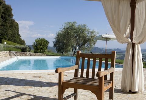 Chianti Resort: Cielo, Acqua, Mobilia, Proprietà, Pianta, Piscina, Azzurro, Shade, Mobili Da Esterno, Tavolo