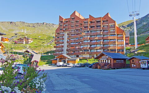 Val Thorens 130: Cielo, Costruzione, Montagna, Azzurro, Casa, Urban Design, Pendenza, Pianta, Paesaggio