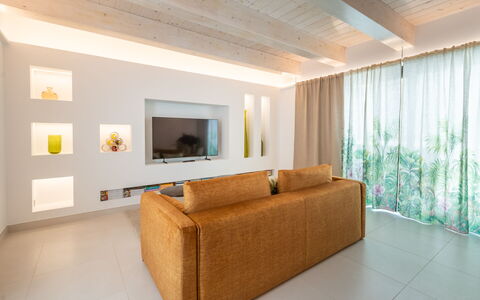 La Casa Di Campagna: Mobilia, Interior Design, Pavimentazione, Parete, Pavimento, Divano, Legna, Soffitto, Soggiorno, Camera