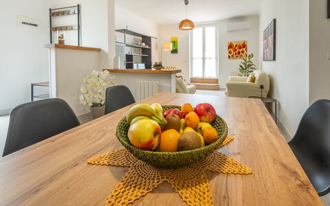 La Casa Di Campagna: Mobilia, Interior Design, Pavimentazione, Tavolo, Parete, Sala Da Pranzo, Legna, Sedia, Cucina & Sala Da Pranzo Tavolo, Pavimento